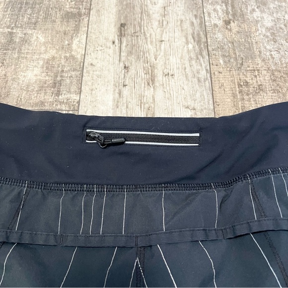 LULULEMON Run 2.5” Speed Short Low Rise Reflective Black Stripe Running 4 / XS - Picture 4 of 6